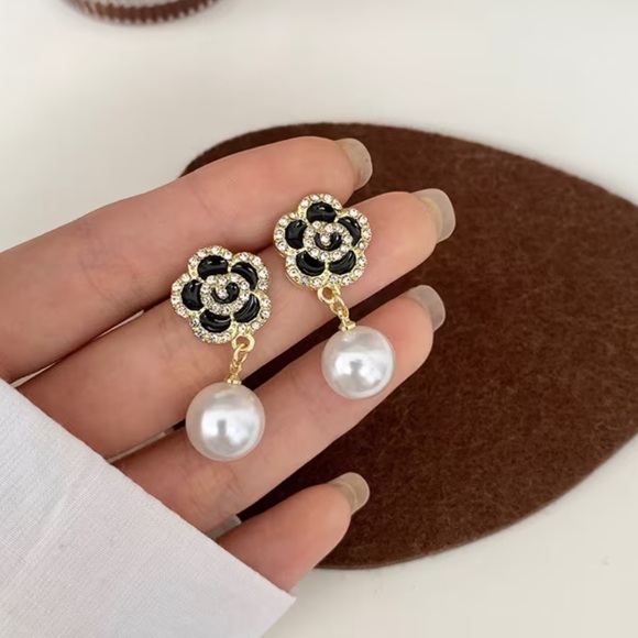 4 pieces Elegant Black and Gold Flower Jewelry Set - Picture 9 of 11